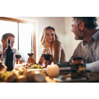 Weinprobe Hamburg – Gruppe trinkt Wein