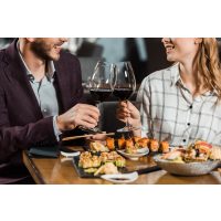 Weinprobe mit Sushi in München – anstossen