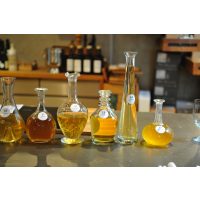 Weinsensorik Seminar Köln - Frau riecht an Rotwein