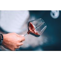 Wein-Tasting Hamburg: Weinglas schwenken