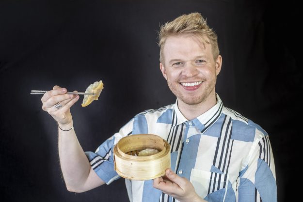 Online Kochkurs – Dim Sum  Julian Kutos in Aktion