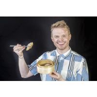 Online Kochkurs – Dim Sum  Julian Kutos in Aktion