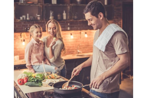 Männer-Kochkurs Düsseldorf – Vater kocht für Frau und Tochter