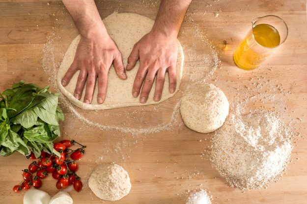 Pizza-Kurs Herten – Hefeteig flach drücken