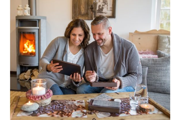SchokoladenverkostungatHome-miomente-Paar-beim-Online-Event
