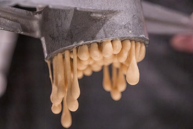 Schwäbischer Kochkurs Stuttgart – Spätzle pressen