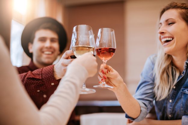 Weinprobe Düsseldorf – mit Freunden Wein trinken