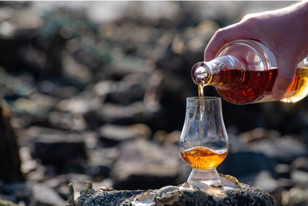 Whisky-Tasting Düsseldorf: in rauher Landschaft hergestellt