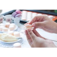 Französischer Backkurs Hamburg – Macarons zusammenbauen