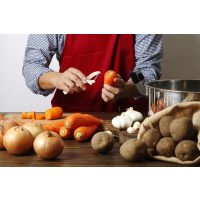 Männer-Kochkurs Düsseldorf – Wurzelgemüse schälen