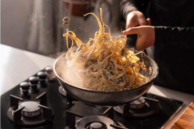 Pasta-Kochkurs Nürnberg – Carbonara in Pfanne